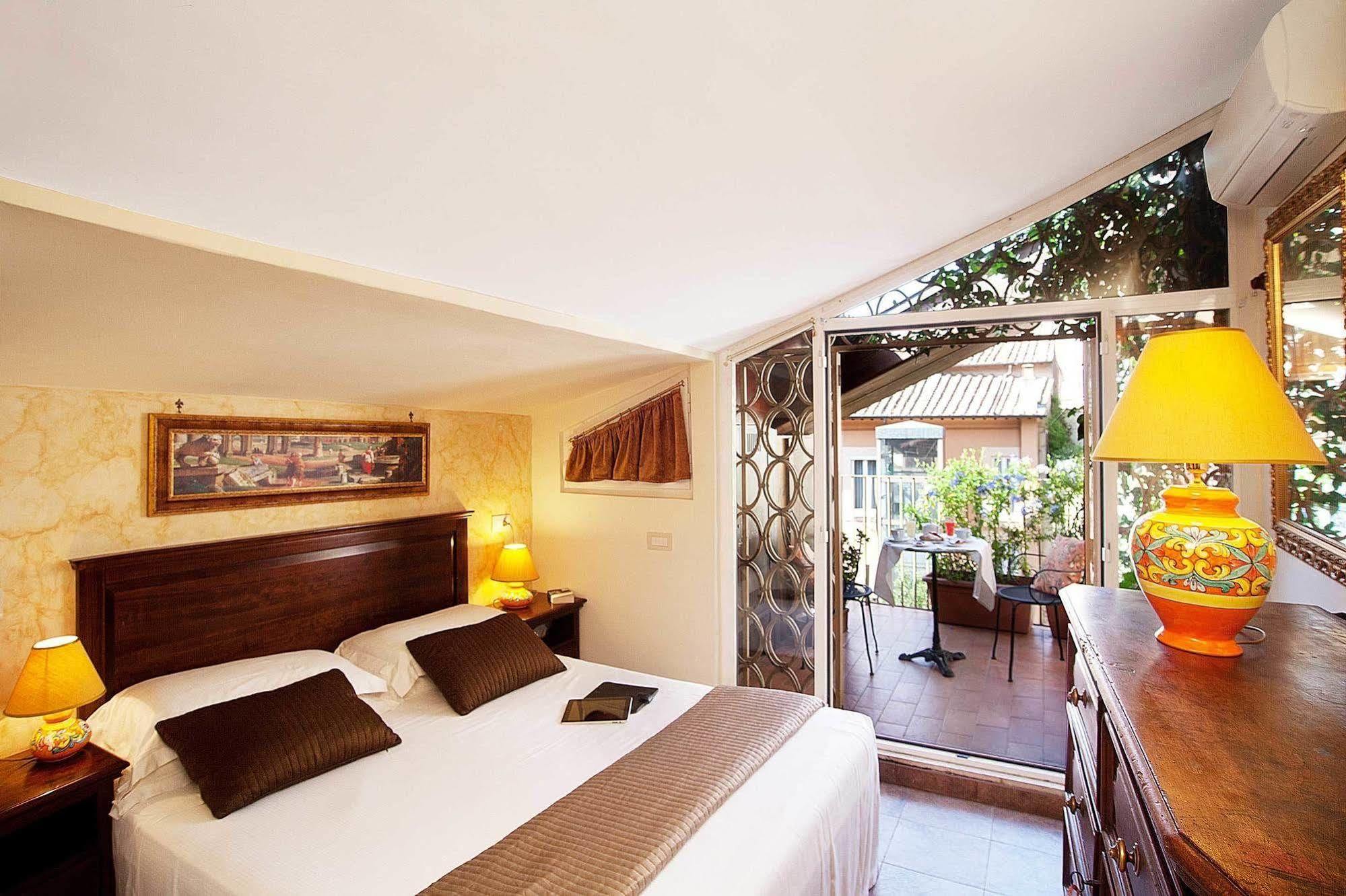 Pantheon Bed and breakfast 3*
