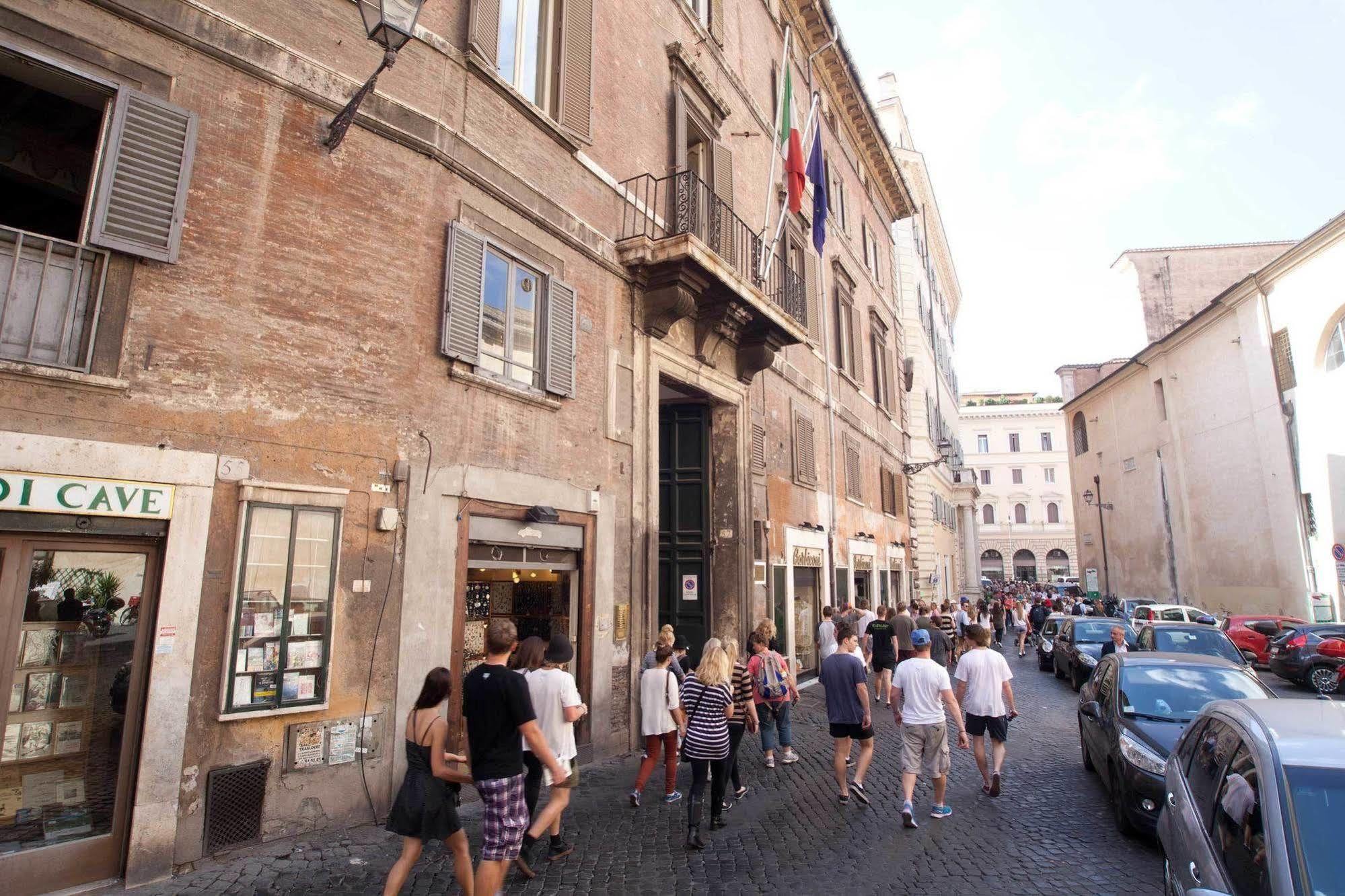Pantheon Bed and breakfast 3*